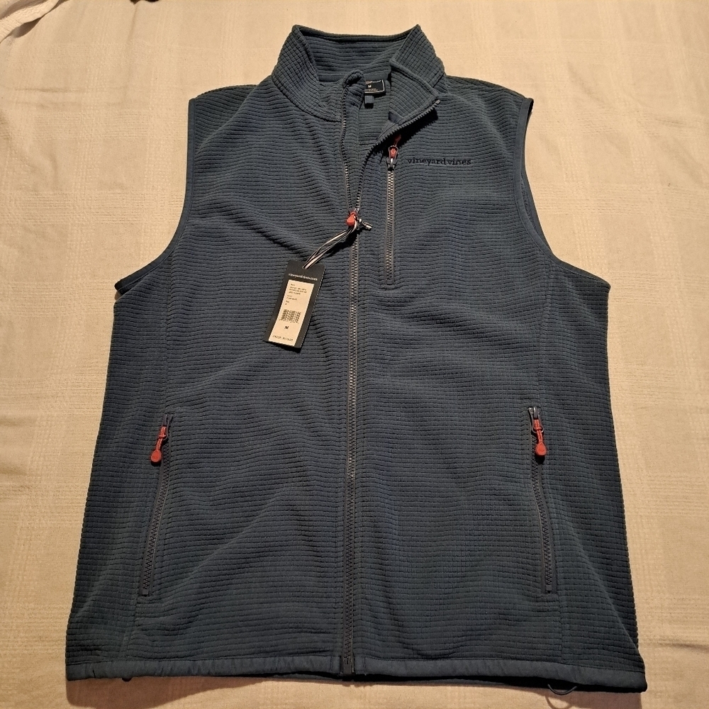 Vineyard Vines women's size Medium blue grid fleece US flag patch vest, New